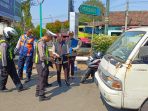 Petugas gabungan gelar sosialisasi ke pengendara.