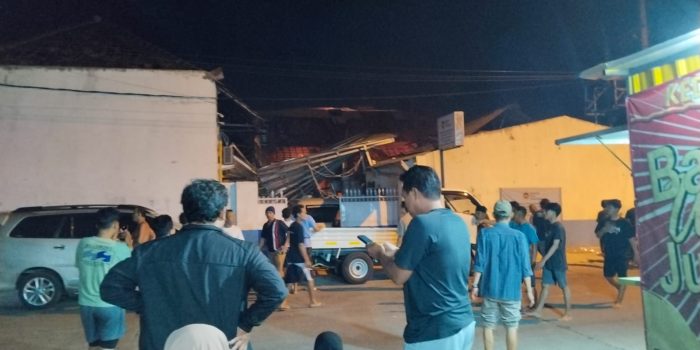 Lokasi dapur SPPG di Desa Medali, Mojokerto, yang meledak dan terbakar.(istimewa)