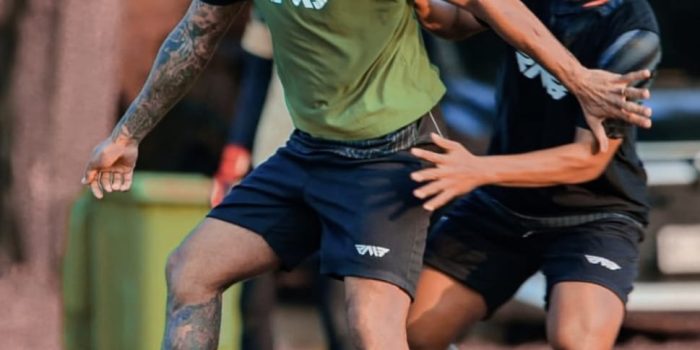Pemain asing Persekabpas latihan.