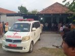 Jasad korban saat tiba di rumah duka.(istimewa)