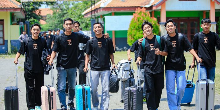 Pemain Persekabpas berangkat training camp.
