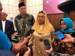 IMG-20260818-WA0019 Yenny Wahid saat diwawancarai di Jombang. Ia menyerukan persatuan dan rekonsiliasi jelang Muktamar ke-35 NU.(teguh)
