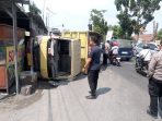 Truk Mitsubishi yang terlibat kecelakaan di pertigaan Jalan Raya Desa Pesantren, Tembelang, Jombang.(istimewa)
