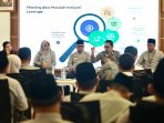 Tenaga Ahli Menteri Sosial, Andy Kurniawan, saat Rapat Koordinasi Penanggulangan Kemiskinan bersama Bupati Banyuwangi Ipuk Fiestiandani dan jajaran perangkat daerah di Banyuwangi.