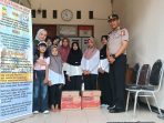 Siswa Setukpa Polri Angkatan 56 Radhitya Dwi Prasetya Nugroho saat melaksanakan bakti sosial di Panti Asuhan Fadhilah Gresik.