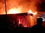 IMG-20260825-WA0001 Kobaran api menghanguskan rumah dan warung di Jalan PG. Lestari, Desa Ngrombot, Patianrowo, Nganjuk