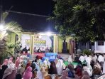 Ribuan jemaah tumplek blek memadati kediaman Kades Sambiroto, Achmad Syarif, dalam acara penutupan PHBN ke-81 yang diisi Pengajian Maulid Nabi SAW.
