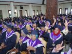Ratusan lansia di Lamongan mengikuti wisuda Sekolah Lansia Tangguh (Selantang). (Foto: Ist)