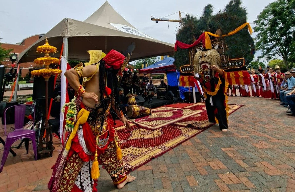 REOG AMeRIKA
