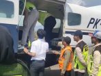 Pasien dari Pulau Bawean Gresik naik pesawat charter Rp 110 juta karena gelombang tinggi melumpuhkan transportasi laut.
