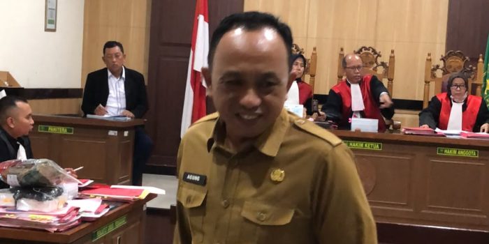 Kepala BKPSDM Gresik Agung Endro Dwi Setyo Utomo usai memberikan keterangan sebagai saksi di sidang lanjutan perkara SK ASN palsu.