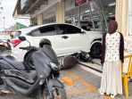 Mobil HR-V menabrak Indomaret di Manyar, Gresik. Mobil HR-V menabrak Indomaret di Manyar, Gresik.