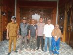 Dua warga Sidoarjo saat diantar ke pondok rehabilitasi milik Ipda Purnomo. (Foto: Ist)