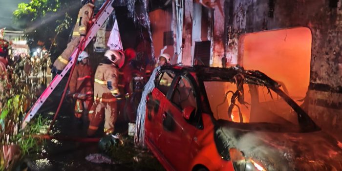 Kebakaran Ludeskan Rumah dan Mobil di Sawunggaling Wonokromo Surabaya 1 WhatsApp Image 2026 08 26 at 5.16.16 AM