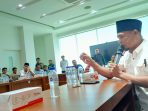 Warga Alastlogo tunjukkan proyektil.