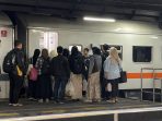 Suasana keberangkatan penumpang KA Tawang Alun di Stasiun Jember. (Foto: Ist) Suasana keberangkatan penumpang KA Tawang Alun di Stasiun Jember. (Foto: Ist)