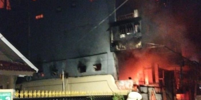 Kebakaran rumah kos di Tebet, Jakarta Selatan menewaskan empat orang.