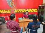 Ketiga terduga pelaku saat menjalani pemeriksaan di Mapolsek Balongbendo. (Foto. Ist) Ketiga terduga pelaku saat menjalani pemeriksaan di Mapolsek Balongbendo. (Foto. Ist)
