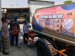 Penyaluran air bersih di Gresik. Penyaluran air bersih di Gresik.