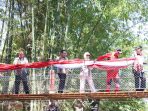 Jembatan gantung yang diresmikan oleh Bupati Jember Muhammad Fawait. (Foto: Ist)