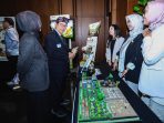Tim Inovator Petrokimia Gresik memaparkan inovasi GladiAgro untuk pemulihan tanah.