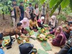 Warga Kampung Adat Segunung, Desa Carangwulung, Jombang, mengikuti tradisi Wiwit Kopi sebagai penanda dimulainya musim panen kopi. (Foto: Ist) Warga Kampung Adat Segunung, Desa Carangwulung, Jombang, mengikuti tradisi Wiwit Kopi sebagai penanda dimulainya musim panen kopi. (Foto: Ist)