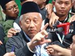 Pimpinan sidang sekaligus Sekretaris Steering Committee (SC) Muktamar ke-35 NU Prof. Mohammad Nuh saat memberikan penjelasan hasil voting mekanisme pemilihan. (Foto: Achmad Adi Nurcahya)