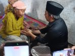Bupati Jember Muhammad Fawait saat meninjau Program Homecare. (Foto: Ist)