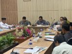 RDP Komisi B DPRD Jember bersama Dinas Tanaman Pangan, Hortikultura, dan Perkebunan. (Foto: Aji)