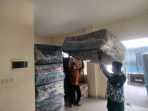 kasur muktamar Sebanyak 3.000 kasur baru mulai didistribusikan ke penginapan muktamirin di kawasan Pondok Pesantren Bahrul Ulum Tambakberas, Jombang. (Teguh)