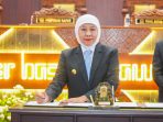 Khofifah menandatangani MoU KUA-PPAS Tahun 2027 bersama DPRD Jatim.(istimewa)