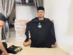 Produk merchandise kaos Muktamar NU yang diproduksi Ahmad Arif Alwan.(Teguh)