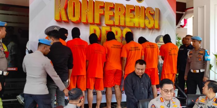 pasuruan2 Tujuh tersangka yang diamankan Satreskrim.