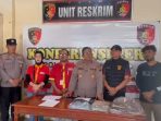 pasuruan5 Kapolsek bersama pegawai toko modern.
