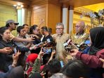 pwi Ketua Umum PWI Pusat Akhmad Munir bersama Ketua Umum AFPI Entjik S. Djafar saat memberikan keterangan.