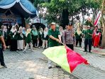 tanjunganom Kepala SMPN 1 Tanjunganom, Ponco Yuliono, memberangkatkan jalan santai rute 4 KM dalam rangka perayaan Dies Natalis ke-65 sekolah setempat